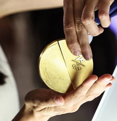 Milano Cortina 2026, Die Medaillen (250716) -- VENICE, July 16, 2025 -- The medals for Milano Cortina 2026 Olympic Winter games, Winterspiele,Spiele, Summer games are displayed during the unveiling ceremony in Palazzo Balbi, Venice, Italy, on July 15, 2025. ) (SP)ITALY-VENICE-MILANO CORTINA 2026-MEDALS LixJing 