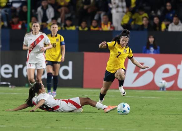 COPA AMERICA FEMENINA ECUADOR VS PERU 15 de julio del 2025 Encuentro entre Ecuador VS Peru por Copa AmÃ rica Femenina en el estadio Banco Guayaquil. QUITO PICHINCHA ECUADOR Copyright: xHENRYxLAPOx