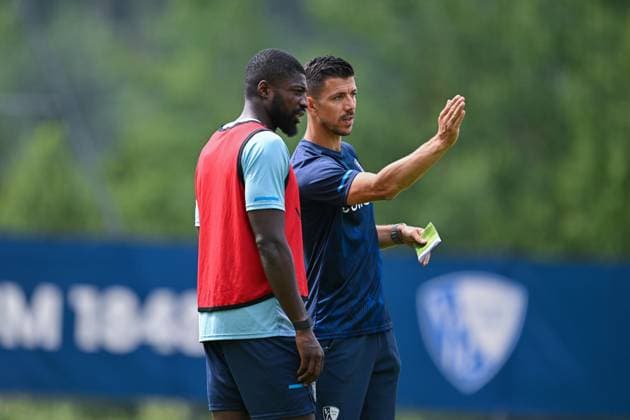 15.07.2025, Fussball, Saison 2025 2026, 2. Bundesliga, Vorbereitung, Sommertrainingslager des VfL Bochum in Scheffau am Wilden Kaiser, Ibrahim Sissoko (VfL Bochum 1848). Co-Trainer Anthony Losilla (VfL Bochum 1848) xRHR-FOTO YYx