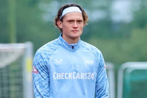 Fabian Reese (Hertha BSC Berlin) schaut, , Training Hertha BSC Berlin, Sportplatz Langau am 16. July 2025 in Kitzbuehel, Oesterreich. (Foto von Marco Steinbrenner DeFodi Images) Fabian Reese (Hertha BSC Berlin) looks on, , Training Hertha BSC Berlin, Sportplatz Langau, July 16, 2025 in Kitzbuehel, Austria. (Photo by Marco Steinbrenner DeFodi Images)