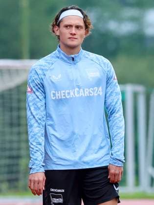 Fabian Reese (Hertha BSC Berlin) schaut, , Training Hertha BSC Berlin, Sportplatz Langau am 16. July 2025 in Kitzbuehel, Oesterreich. (Foto von Marco Steinbrenner DeFodi Images) Fabian Reese (Hertha BSC Berlin) looks on, , Training Hertha BSC Berlin, Sportplatz Langau, July 16, 2025 in Kitzbuehel, Austria. (Photo by Marco Steinbrenner DeFodi Images)