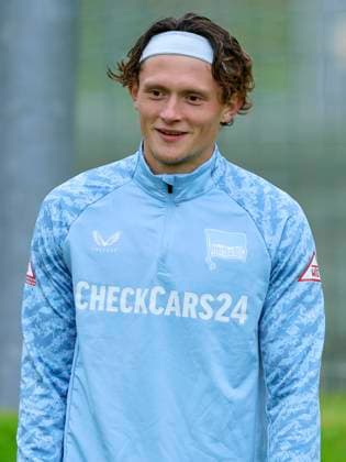Fabian Reese (Hertha BSC Berlin) lacht, , Training Hertha BSC Berlin, Sportplatz Langau am 16. July 2025 in Kitzbuehel, Oesterreich. (Foto von Marco Steinbrenner DeFodi Images) Fabian Reese (Hertha BSC Berlin) smiles, , Training Hertha BSC Berlin, Sportplatz Langau, July 16, 2025 in Kitzbuehel, Austria. (Photo by Marco Steinbrenner DeFodi Images)