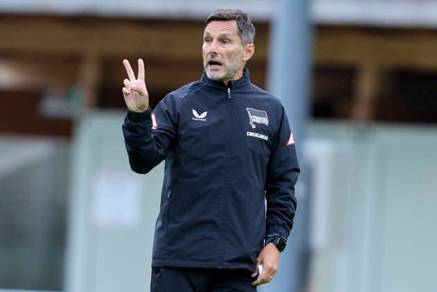 Trainer Stefan Leitl (Hertha BSC Berlin) gestikuliert, , Training Hertha BSC Berlin, Sportplatz Langau am 16. July 2025 in Kitzbuehel, Oesterreich. (Foto von Marco Steinbrenner DeFodi Images) Trainer Stefan Leitl (Hertha BSC Berlin) gestures, , Training Hertha BSC Berlin, Sportplatz Langau, July 16, 2025 in Kitzbuehel, Austria. (Photo by Marco Steinbrenner DeFodi Images)