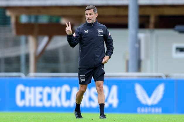 Trainer Stefan Leitl (Hertha BSC Berlin) gestikuliert, , Training Hertha BSC Berlin, Sportplatz Langau am 16. July 2025 in Kitzbuehel, Oesterreich. (Foto von Marco Steinbrenner DeFodi Images) Trainer Stefan Leitl (Hertha BSC Berlin) gestures, , Training Hertha BSC Berlin, Sportplatz Langau, July 16, 2025 in Kitzbuehel, Austria. (Photo by Marco Steinbrenner DeFodi Images)