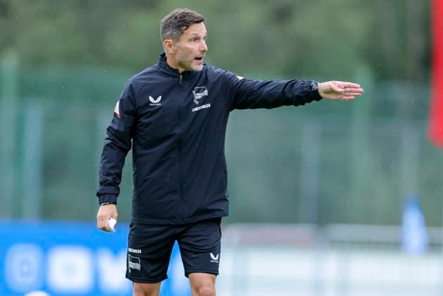 Trainer Stefan Leitl (Hertha BSC Berlin) gestikuliert, , Training Hertha BSC Berlin, Sportplatz Langau am 16. July 2025 in Kitzbuehel, Oesterreich. (Foto von Marco Steinbrenner DeFodi Images) Trainer Stefan Leitl (Hertha BSC Berlin) gestures, , Training Hertha BSC Berlin, Sportplatz Langau, July 16, 2025 in Kitzbuehel, Austria. (Photo by Marco Steinbrenner DeFodi Images)