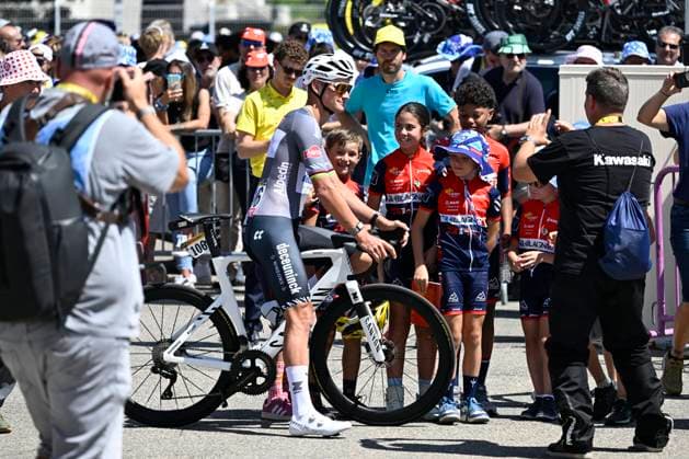 Tour de France 2025 Stage 11 TOULOUSE, FRANCE - JULY 16 : Van Der Poel Mathieu (NED) of Alpecin - Deceuninck with fans before the start of the race during stage 11 of the 112th edition of Tour de France an UCI World Tour 2.UWT cycling road race stage for Men Elite of 154 km with start in Toulouse and finish in Toulouse on July 16, 2025 in Toulouse, France, 16 07 2025 ( Motordriver Kenny Verfaillie - Toulouse France  Copyright: xJanxDexMeuleneirx