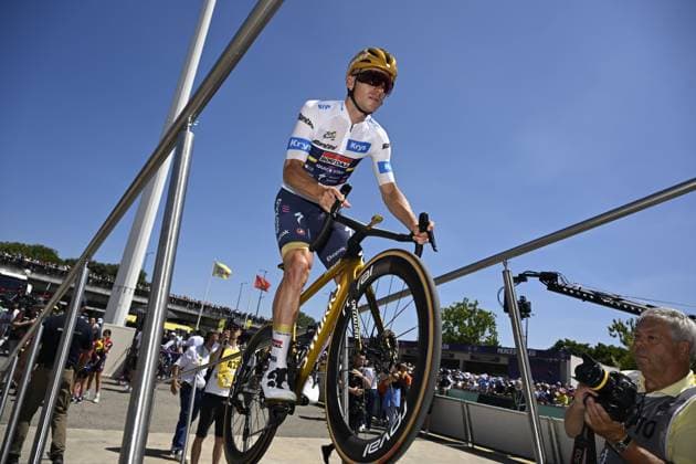 Tour de France 2025 Stage 11 TOULOUSE, FRANCE - JULY 16 : Evenepoel Remco (BEL) of Soudal - Quick Step before the start of the race during stage 11 of the 112th edition of Tour de France an UCI World Tour 2.UWT cycling road race stage for Men Elite of 154 km with start in Toulouse and finish in Toulouse on July 16, 2025 in Toulouse, France, 16 07 2025 ( Motordriver Kenny Verfaillie - Toulouse France  Copyright: xJanxDexMeuleneirx