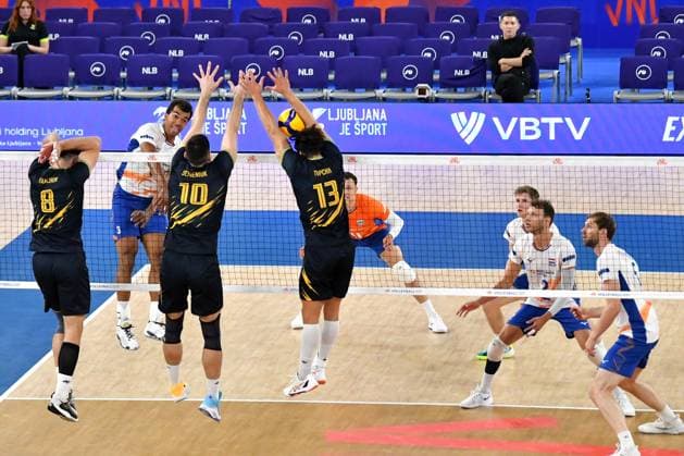 Ljubljana, Slovenia, 16th July 2024: Michiel Ahyi of Netherlands (CL) in action against Yurii Semeniuk of Ukraine (C) during the IVNL Volleyball Nations League, Week 3 match, between Ukraine and Netherlands at Arena Stozice, Ljubljana, Slovenia. (Natasa Kupljenik SPP) Copyright: xNatasaxKupljenikx xSPPx SPP_1015273