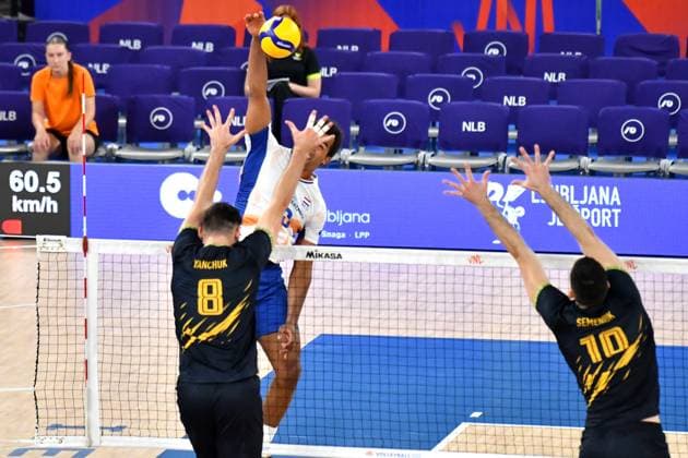 Ljubljana, Slovenia, 16th July 2024: Michiel Ahyi of Netherlands in action against Dmytro Yanchuk of Ukraine during the IVNL Volleyball Nations League, Week 3 match, between Ukraine and Netherlands at Arena Stozice, Ljubljana, Slovenia. (Natasa Kupljenik SPP) Copyright: xNatasaxKupljenikx xSPPx SPP_1015265