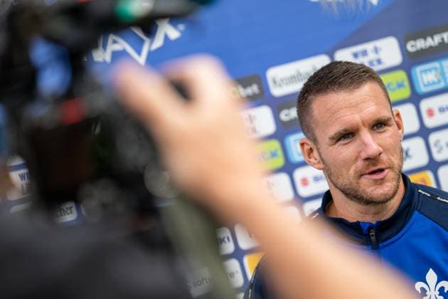 Marcel Schuhen (SV Darmstadt 98, 01) spricht in einer Medienrunde, SV Darmstadt 98, Fussball, 2. Bundesliga, Trainingslager, 7. Tag, 16.07.2025. SV Darmstadt 98, Fussball, 2. Bundesliga, Trainingslager, 7. Tag, 16.07.2025. Bad Wörishofen