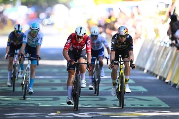 Tour de France 2025 Stage 11 TOULOUSE, FRANCE - JULY 16 : De Lie Arnaud (BEL) of Lotto Cycling Team, Van Aert Wout (BEL) of Team Visma - Lease a Bike in action at the finish line during stage 11 of the 112th edition of Tour de France an UCI World Tour 2.UWT cycling road race stage for Men Elite of 154 km with start in Toulouse and finish in Toulouse on July 16, 2025 in Toulouse, France, 16 07 2025 ( Motordriver Kenny Verfaillie - Toulouse France  Copyright: xVincentxKalutx