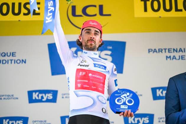 Tour de France 2025 Stage 11 TOULOUSE, FRANCE - JULY 16 : Healy Ben (IRL) of EF Education - EasyPost on the podium with the white jersey during stage 11 of the 112th edition of Tour de France an UCI World Tour 2.UWT cycling road race stage for Men Elite of 154 km with start in Toulouse and finish in Toulouse on July 16, 2025 in Toulouse, France, 16 07 2025 ( Motordriver Kenny Verfaillie - Toulouse France  Copyright: xVincentxKalutx