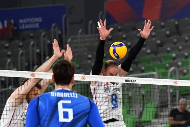 Ljubljana, Slovenia, 16th July 2024: Marko Ivovic of Serbia (R) in action against Simone Giannelli of Italy (C) during the IVNL Volleyball Nations League, Week 3 match, between Serbia and Italy at Arena Stozice, Ljubljana, Slovenia. (Natasa Kupljenik SPP) Copyright: xNatasaxKupljenikx xSPPx SPP_1015512