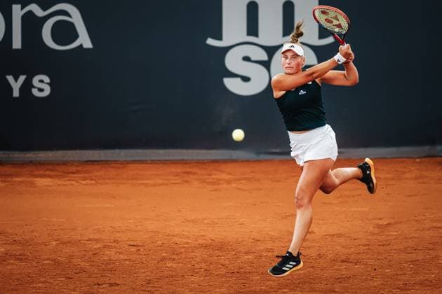Tennis Frauen MSC Hamburg Ladies Open WTA, Tennis Damen 250 Andrei Nastasja Schunk (GER) vs. Dalma Galfi (HUN) 16.07.2025 Nastasja Schunk gesprungene Rückhand Hamburg Tennisstadion am Rothenbaum Hamburg Deutschland