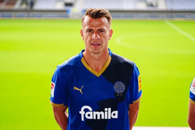 Stefan Schwab; Holstein Kiel 22 GER, Holstein Kiel, 2. Bundesliga, Portraettermin 2025 2026 GER, Holstein Kiel, 2. Bundesliga, Portraettermin 2025 2026 Kiel Copyright: xEibner-Pressefoto MarcelxvonxFehrnx EP_MFN