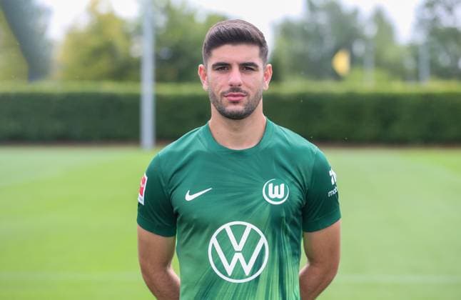 VfL Wolfsburg Fototermin Wolfsburg, 16.07.2025, Konstantinos Koulierakis; VfL Wolfsburg, 1. Bundesliga, Porträttermin 2025 2026 Wolfsburg *** VfL Wolfsburg photo appointment Wolfsburg, 16 07 2025, Konstantinos Koulierakis VfL Wolfsburg, 1 Bundesliga, portrait appointment 2025 2026 Wolfsburg