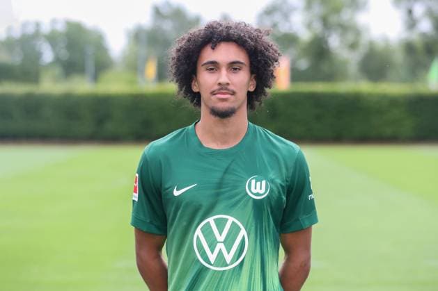 VfL Wolfsburg Fototermin Wolfsburg, 16.07.2025, Mathys Angely; VfL Wolfsburg, 1. Bundesliga, Porträttermin 2025 2026 Wolfsburg