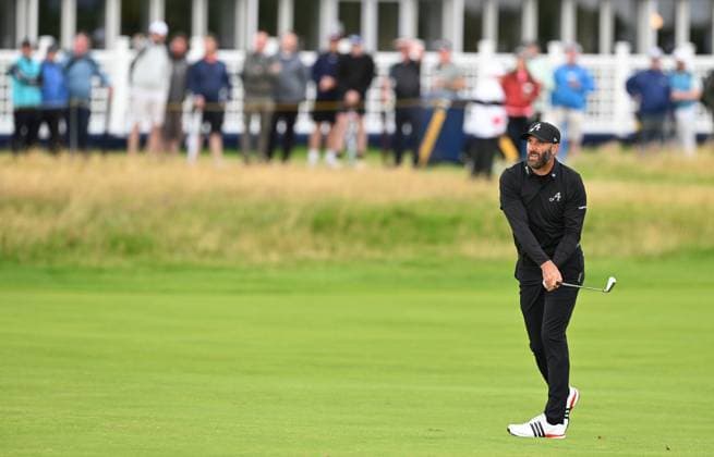 Dustin Johnson on the 1st fairway The Open Golf, Round 1, Royal Portrush Golf Club, County Antrim, Northern Ireland, UK - 17 Jul 2025Portrush Royal Portrush Golf Club Northern Ireland United Kingdom  Copyright: xGreigxCowie Shutterstockx 15402507i