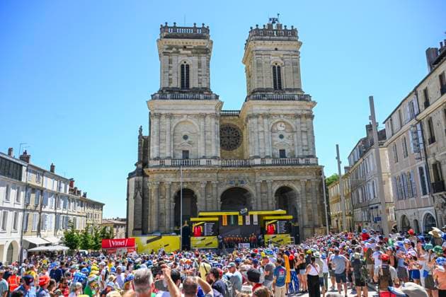 Tour de France 2025 Stage 12 HAUTACAM, FRANCE - JULY 17 : Illustration picture podium, Team Cofidis during stage 12 of the 112th edition of Tour de France an UCI World Tour 2.UWT cycling road race stage for Men Elite of 181 km with start in Auch and finish in Hautacam on July 17, 2025 in Hautacam, France, 17 07 2025 ( Motordriver Kenny Verfaillie - Hautacam France  Copyright: xVincentxKalutx