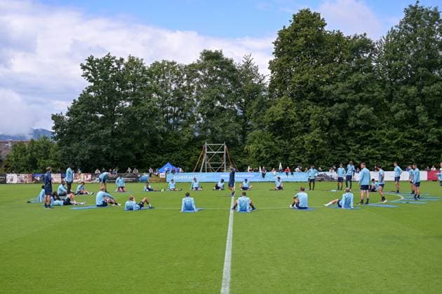 17.07.2025, Fussball, Saison 2025 2026, 2. Bundesliga, Vorbereitung, Sommertrainingslager des VfL Bochum in Scheffau am Wilden Kaiser, Die Spieler dehnen sich. xRHR-FOTO YYx