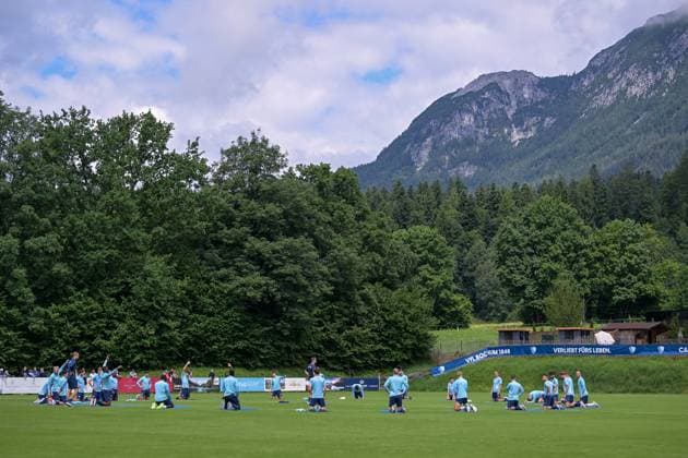 17.07.2025, Fussball, Saison 2025 2026, 2. Bundesliga, Vorbereitung, Sommertrainingslager des VfL Bochum in Scheffau am Wilden Kaiser, Dehnen VfL Bochum, xRHR-FOTO YYx