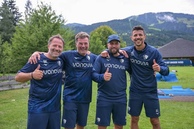 17.07.2025, Fussball, Saison 2025 2026, 2. Bundesliga, Vorbereitung, Sommertrainingslager des VfL Bochum in Scheffau am Wilden Kaiser, eistungsdiagnostiker Rexhep Kushutani (VfL Bochum 1848), Trainer Dieter Hecking (VfL Bochum 1848), Co-Trainer Marc-Andre Kruska (VfL Bochum 1848), Co-Trainer Anthony Losilla (VfL Bochum 1848) xRHR-FOTO YYx