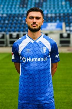 Samuel Loric, 1. FC Magdeburg - 2. Fussball Bundesliga Porträttermin 2. BL 2025 2026 offizieller Fototermin 1. FC Magdeburg in der Avnet Arena in Magdeburg - Porträt, Portrait, Einzelbild, Deutschland, Fussball, Maenner, GER, 16.07.2025
