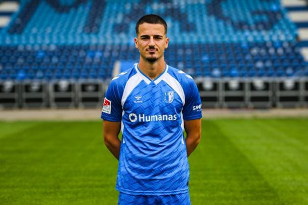 Andi Hoti, 1. FC Magdeburg - 2. Fussball Bundesliga Porträttermin 2. BL 2025 2026 offizieller Fototermin 1. FC Magdeburg in der Avnet Arena in Magdeburg - Porträt, Portrait, Einzelbild, Deutschland, Fussball, Maenner, GER, 16.07.2025