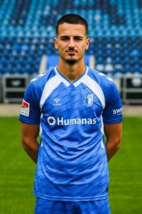 Andi Hoti, 1. FC Magdeburg - 2. Fussball Bundesliga Porträttermin 2. BL 2025 2026 offizieller Fototermin 1. FC Magdeburg in der Avnet Arena in Magdeburg - Porträt, Portrait, Einzelbild, Deutschland, Fussball, Maenner, GER, 16.07.2025