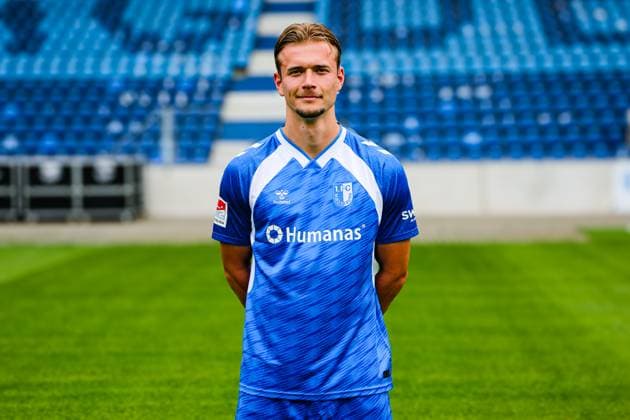 Alexander Ahl Holmström, 1. FC Magdeburg - 2. Fussball Bundesliga Porträttermin 2. BL 2025 2026 offizieller Fototermin 1. FC Magdeburg in der Avnet Arena in Magdeburg - Porträt, Portrait, Einzelbild, Deutschland, Fussball, Maenner, GER, 16.07.2025