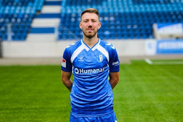 Connor Krempicki, 1. FC Magdeburg - 2. Fussball Bundesliga Porträttermin 2. BL 2025 2026 offizieller Fototermin 1. FC Magdeburg in der Avnet Arena in Magdeburg - Porträt, Portrait, Einzelbild, Deutschland, Fussball, Maenner, GER, 16.07.2025