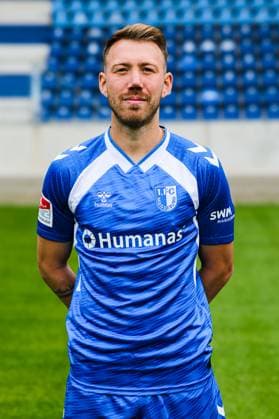 Connor Krempicki, 1. FC Magdeburg - 2. Fussball Bundesliga Porträttermin 2. BL 2025 2026 offizieller Fototermin 1. FC Magdeburg in der Avnet Arena in Magdeburg - Porträt, Portrait, Einzelbild, Deutschland, Fussball, Maenner, GER, 16.07.2025