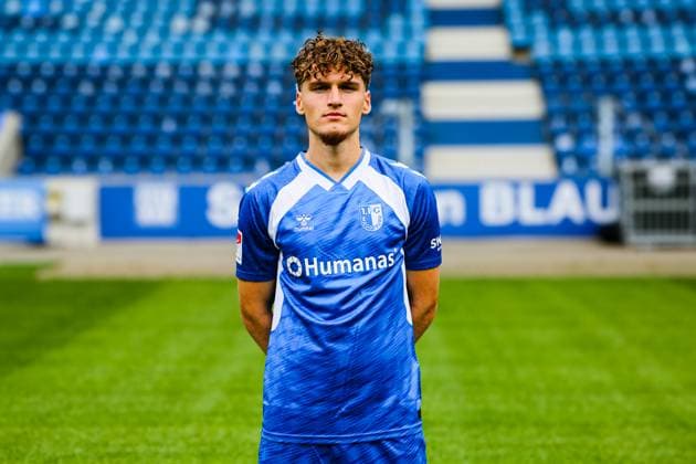 Nick Elias Meier, 1. FC Magdeburg - 2. Fussball Bundesliga Porträttermin 2. BL 2025 2026 offizieller Fototermin 1. FC Magdeburg in der Avnet Arena in Magdeburg - Porträt, Portrait, Einzelbild, Deutschland, Fussball, Maenner, GER, 16.07.2025