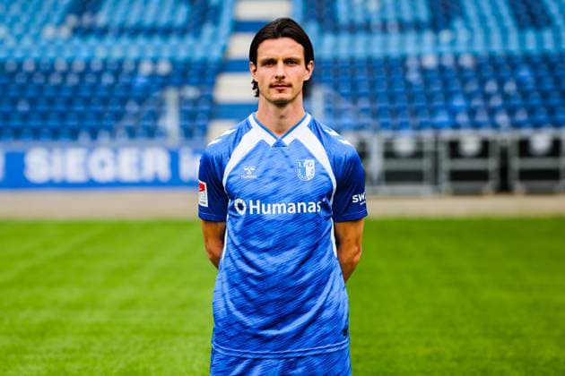 Jean Hugonet, 1. FC Magdeburg - 2. Fussball Bundesliga Porträttermin 2. BL 2025 2026 offizieller Fototermin 1. FC Magdeburg in der Avnet Arena in Magdeburg - Porträt, Portrait, Einzelbild, Deutschland, Fussball, Maenner, GER, 16.07.2025