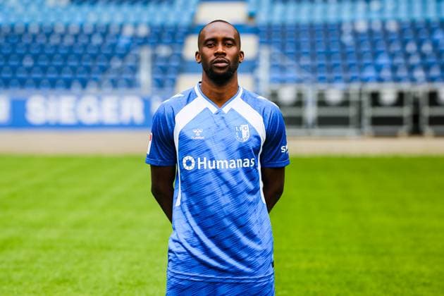 Silas Gnaka, 1. FC Magdeburg - 2. Fussball Bundesliga Porträttermin 2. BL 2025 2026 offizieller Fototermin 1. FC Magdeburg in der Avnet Arena in Magdeburg - Porträt, Portrait, Einzelbild, Deutschland, Fussball, Maenner, GER, 16.07.2025