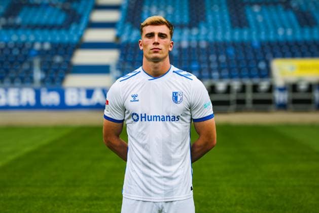 Torwart Noah Kruth, 1. FC Magdeburg - 2. Fussball Bundesliga Porträttermin 2. BL 2025 2026 offizieller Fototermin 1. FC Magdeburg in der Avnet Arena in Magdeburg - Porträt, Portrait, Einzelbild, Deutschland, Fussball, Maenner, GER, 16.07.2025