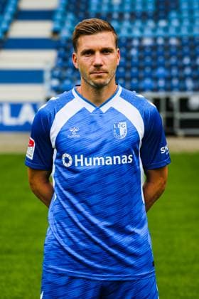 Robert Leipertz, 1. FC Magdeburg - 2. Fussball Bundesliga Porträttermin 2. BL 2025 2026 offizieller Fototermin 1. FC Magdeburg in der Avnet Arena in Magdeburg - Porträt, Portrait, Einzelbild, Deutschland, Fussball, Maenner, GER, 16.07.2025