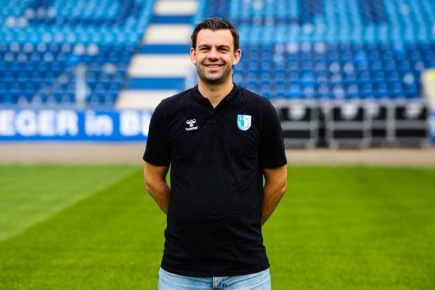 Scout Tim Schork, 1. FC Magdeburg - 2. Fussball Bundesliga Porträttermin 2. BL 2025 2026 offizieller Fototermin 1. FC Magdeburg in der Avnet Arena in Magdeburg - Porträt, Portrait, Einzelbild, Deutschland, Fussball, Maenner, GER, 16.07.2025