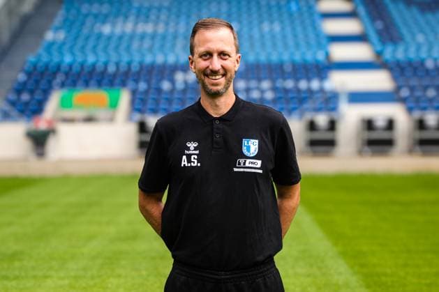 Co-Trainer Andreas Schumacher, 1. FC Magdeburg - 2. Fussball Bundesliga Porträttermin 2. BL 2025 2026 offizieller Fototermin 1. FC Magdeburg in der Avnet Arena in Magdeburg - Porträt, Portrait, Einzelbild, Deutschland, Fussball, Maenner, GER, 16.07.2025