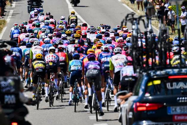 Tour de France 2025 Stage 12 HAUTACAM, FRANCE - JULY 17 : Illustration picture of the peloton during stage 12 of the 112th edition of Tour de France an UCI World Tour 2.UWT cycling road race stage for Men Elite of 181 km with start in Auch and finish in Hautacam on July 17, 2025 in Hautacam, France, 17 07 2025 ( Motordriver Kenny Verfaillie - Hautacam France  Copyright: xVincentxKalutx