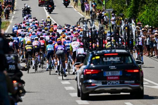 Tour de France 2025 Stage 12 HAUTACAM, FRANCE - JULY 17 : Illustration picture of the peloton during stage 12 of the 112th edition of Tour de France an UCI World Tour 2.UWT cycling road race stage for Men Elite of 181 km with start in Auch and finish in Hautacam on July 17, 2025 in Hautacam, France, 17 07 2025 ( Motordriver Kenny Verfaillie - Hautacam France  Copyright: xVincentxKalutx