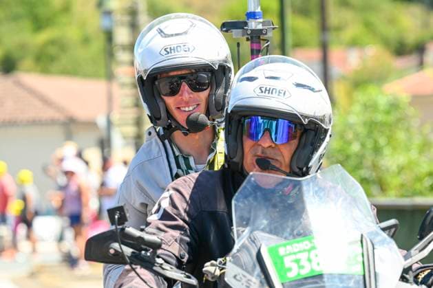 Tour de France 2025 Stage 12 HAUTACAM, FRANCE - JULY 17 : Bardet Romain (FRA), TV consultant during stage 12 of the 112th edition of Tour de France an UCI World Tour 2.UWT cycling road race stage for Men Elite of 181 km with start in Auch and finish in Hautacam on July 17, 2025 in Hautacam, France, 17 07 2025 ( Motordriver Kenny Verfaillie - Hautacam France  Copyright: xVincentxKalutx