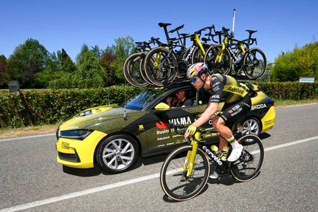Tour de France 2025 Stage 12 HAUTACAM, FRANCE - JULY 17 : Van Aert Wout (BEL) of Team Visma - Lease a Bike with the team car during stage 12 of the 112th edition of Tour de France an UCI World Tour 2.UWT cycling road race stage for Men Elite of 181 km with start in Auch and finish in Hautacam on July 17, 2025 in Hautacam, France, 17 07 2025 ( Motordriver Kenny Verfaillie - Hautacam France  Copyright: xVincentxKalutx