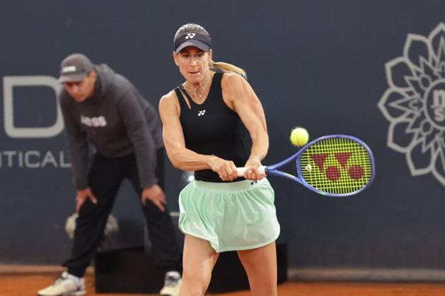 GER, Hamburg, xFSx, ATP250 Frauen-Tennistunier , MSC Hamburg Ladies Open 2025 , Achtelfinale ,17.07.2025 v.l.Anna Bondar (HUN) spielt eine Rueckhand Copyright: HMBxMedia FernandoxSoares