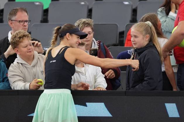 GER, Hamburg, xFSx, ATP250 Frauen-Tennistunier , MSC Hamburg Ladies Open 2025 , Achtelfinale ,17.07.2025 v.l. Anna Bondar (HUN) macht selfies mit den Fans Copyright: HMBxMedia FernandoxSoares