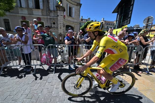 TOUR DE FRANCE 2025 SEBASTIEN LAPEYRERE MAXPPP ; AUCH ; 17 07 2025 ; DEPART DE LA 12 EME ETAPE DU TOUR DE FRANCE 2025 AU DEPART D AUCH POUR RELIER HAUTACAM PODIUM DE DEPART ET PRESENTATION DES COUREURS CYCLISTES ET DES EQUIPES SUR LE PARVIS DE LA CATHEDRALE BEN HEALY MAILLOT JAUNE- French cycling race Tour de France 2024 takes place in july 2025 AUCH GERS France  Copyright: xMAXPPPxSEBASTIENxLAPEYREREx MXP202507176813 MXP202507176813