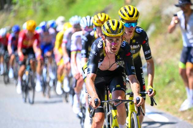 Tour de France 2025 Stage 12 HAUTACAM, FRANCE - JULY 17 : Benoot Tiesj (BEL) of Team Visma - Lease a Bike in action during stage 12 of the 112th edition of Tour de France an UCI World Tour 2.UWT cycling road race stage for Men Elite of 181 km with start in Auch and finish in Hautacam on July 17, 2025 in Hautacam, France, 17 07 2025 ( Motordriver Kenny Verfaillie - Hautacam France  Copyright: xVincentxKalutx