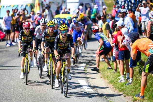 Tour de France 2025 Stage 12 HAUTACAM, FRANCE - JULY 17 : Yates Simon (GBR) of Team Visma - Lease a Bike in action during stage 12 of the 112th edition of Tour de France an UCI World Tour 2.UWT cycling road race stage for Men Elite of 181 km with start in Auch and finish in Hautacam on July 17, 2025 in Hautacam, France, 17 07 2025 ( Motordriver Kenny Verfaillie - Hautacam France  Copyright: xVincentxKalutx