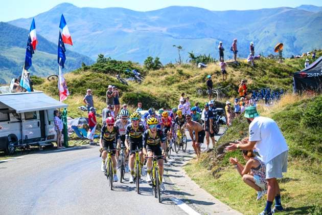 Tour de France 2025 Stage 12 HAUTACAM, FRANCE - JULY 17 : Vingegaard Jonas (DEN) of Team Visma - Lease a Bike, Yates Simon (GBR) of Team Visma - Lease a Bike in action during stage 12 of the 112th edition of Tour de France an UCI World Tour 2.UWT cycling road race stage for Men Elite of 181 km with start in Auch and finish in Hautacam on July 17, 2025 in Hautacam, France, 17 07 2025 ( Motordriver Kenny Verfaillie - Hautacam France  Copyright: xVincentxKalutx