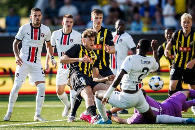 250717 Silas Andersen of Häcken and goalkeeper Ziga Frelih and Patrick Nwadike of Spartak Trnava during the UEFA Europa League qualifier football match between Häcken and Spartak Trnava on July 17, 2025 in Göteborg. Photo: Michael Erichsen BILDBYRAN COP 89 MI0850 fotboll football soccer fotball uefa europa league europa league häcken spartak trnava bbeng Copyright: MICHAELxERICHSEN BB250717MI011